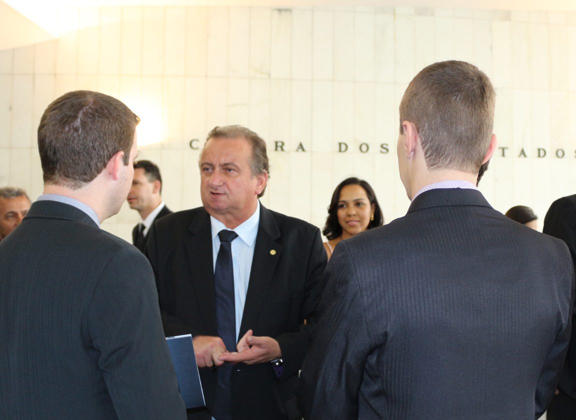 Deputado Miguel fortalece pauta que defende mulheres na política