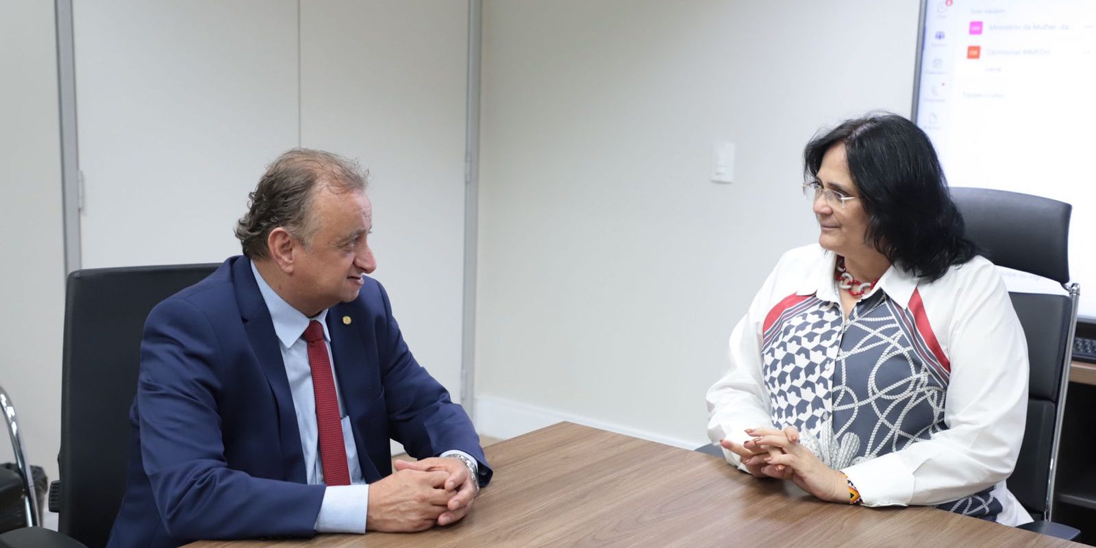 Em agenda com ministra Damares, Miguel pede nova ajuda financeira para ILPIs brasileiras